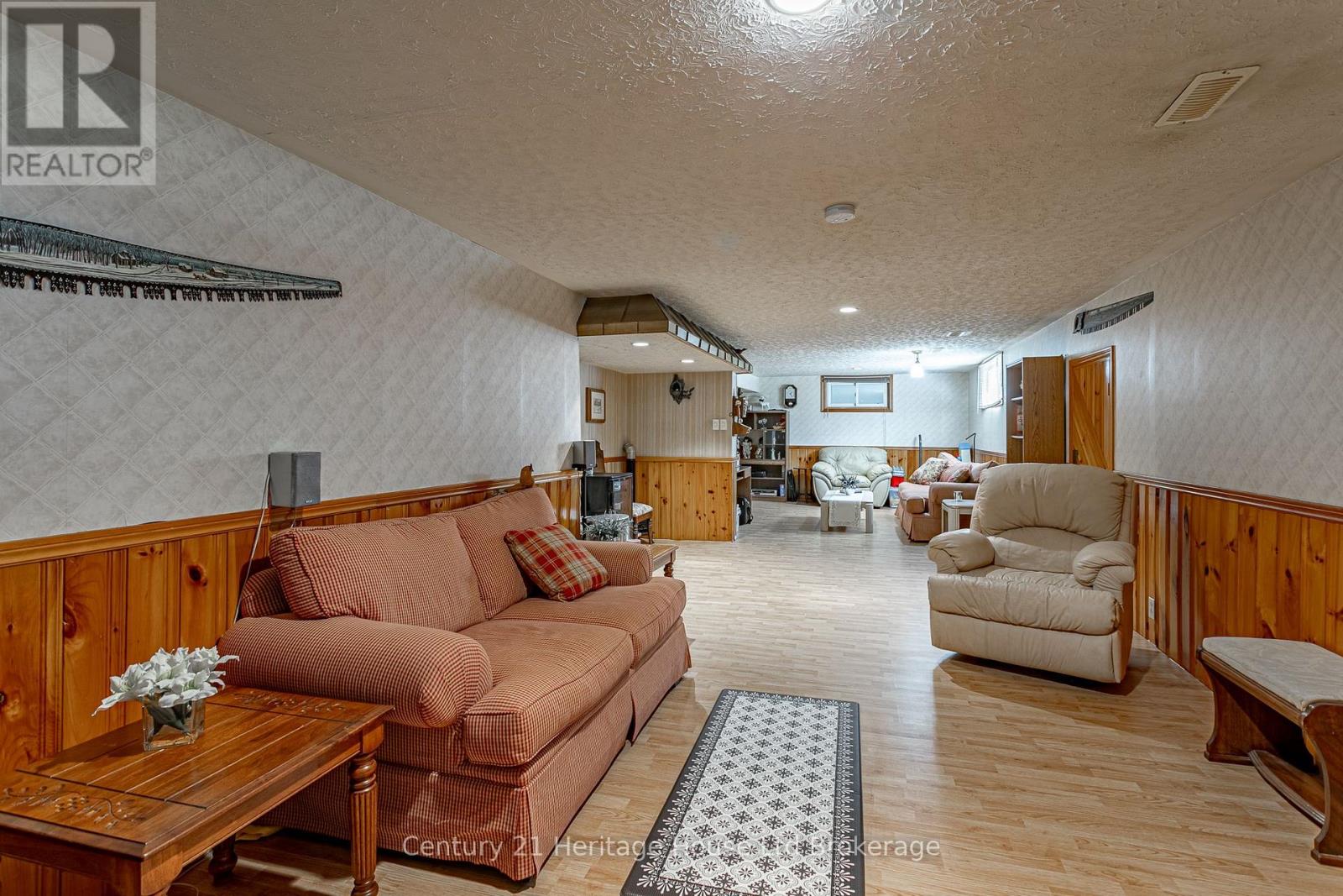 694 QUEEN STREET - 24
