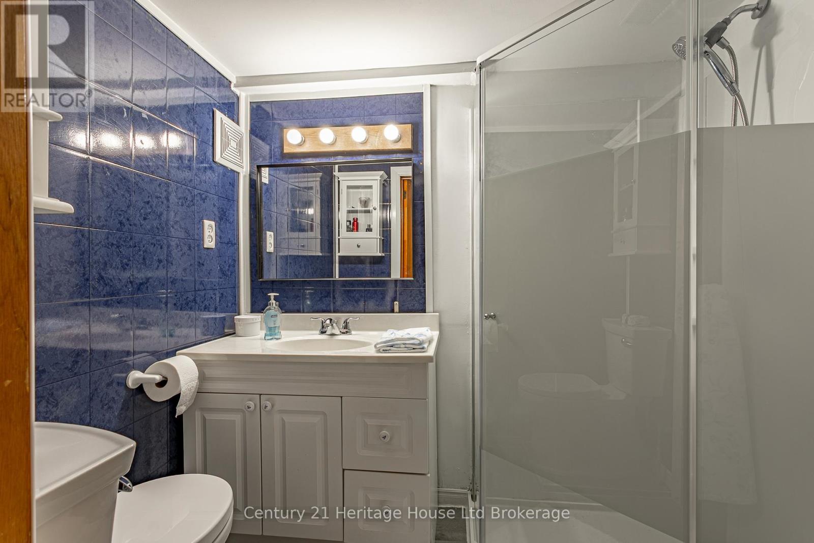 694 QUEEN STREET - 25