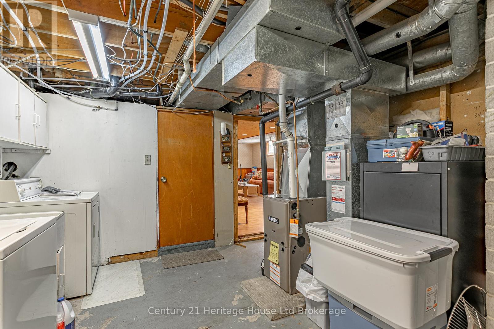 694 QUEEN STREET - 27