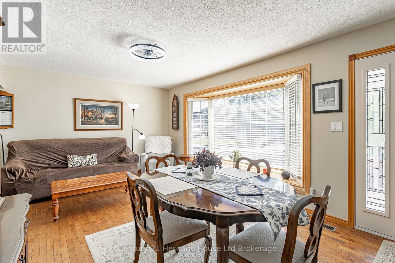 694 QUEEN STREET - 4