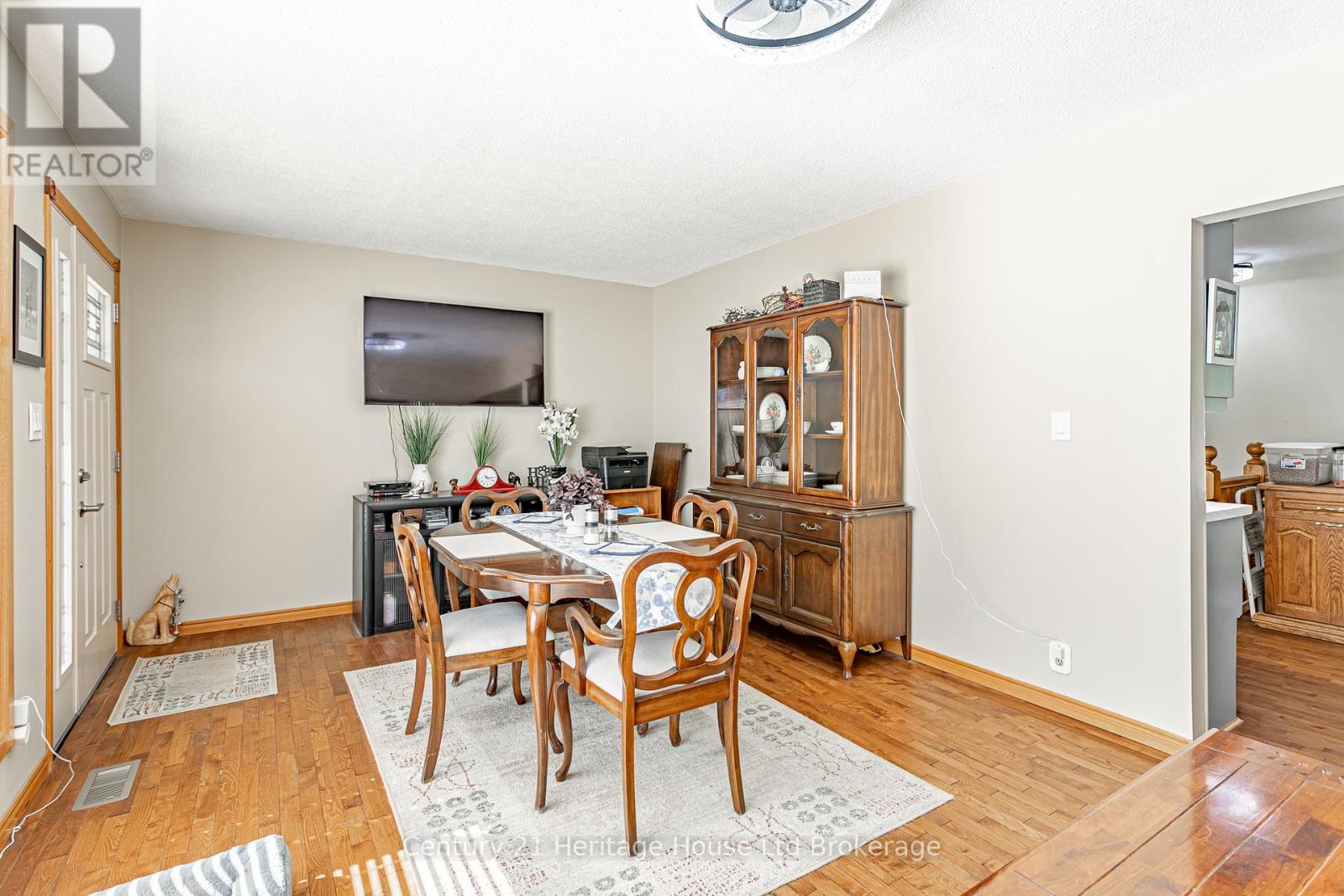 694 QUEEN STREET - 6