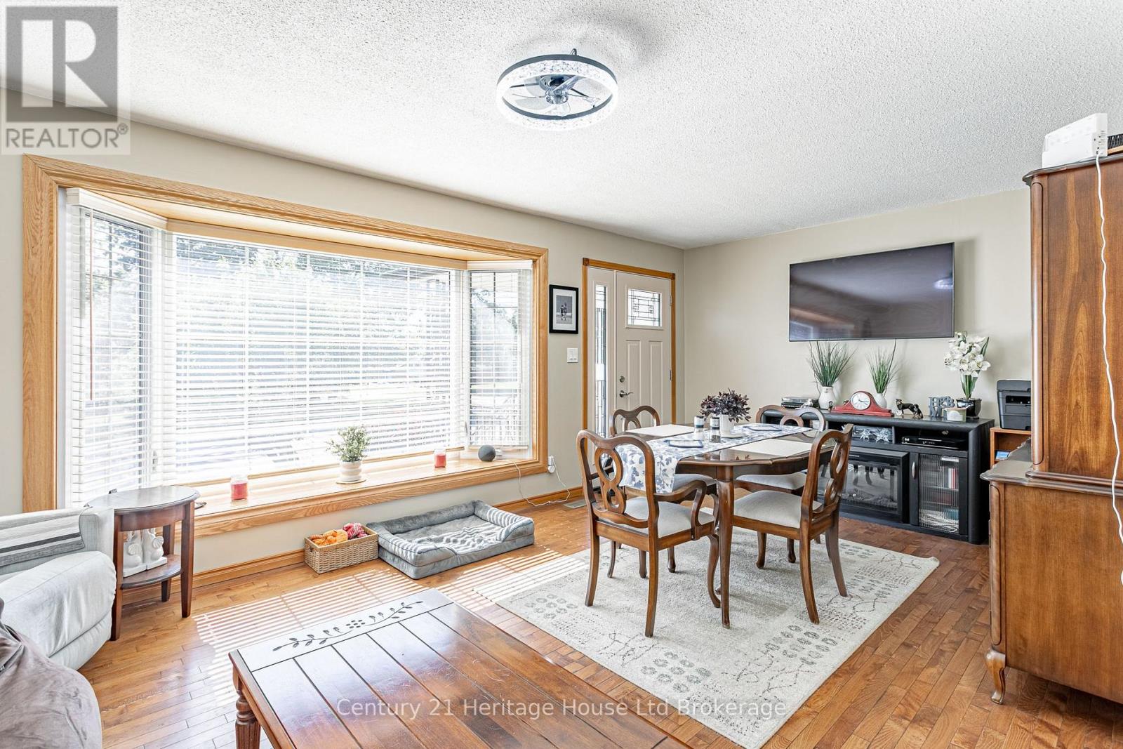 694 QUEEN STREET - 7