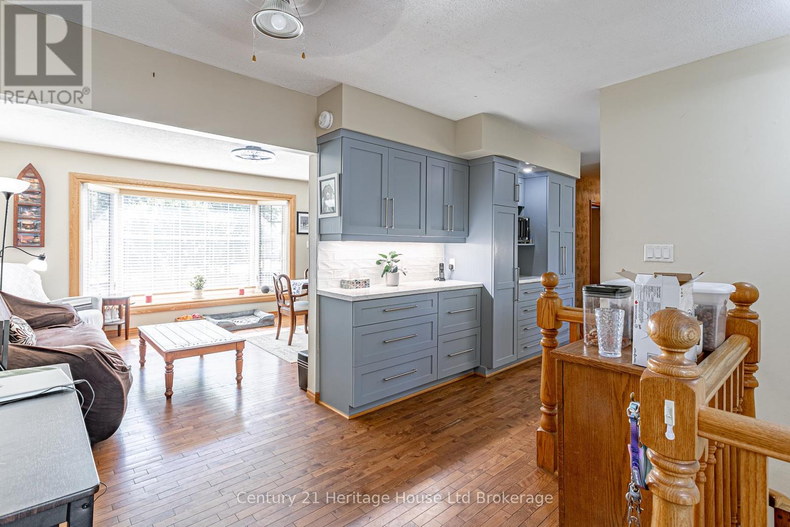694 QUEEN STREET - 9