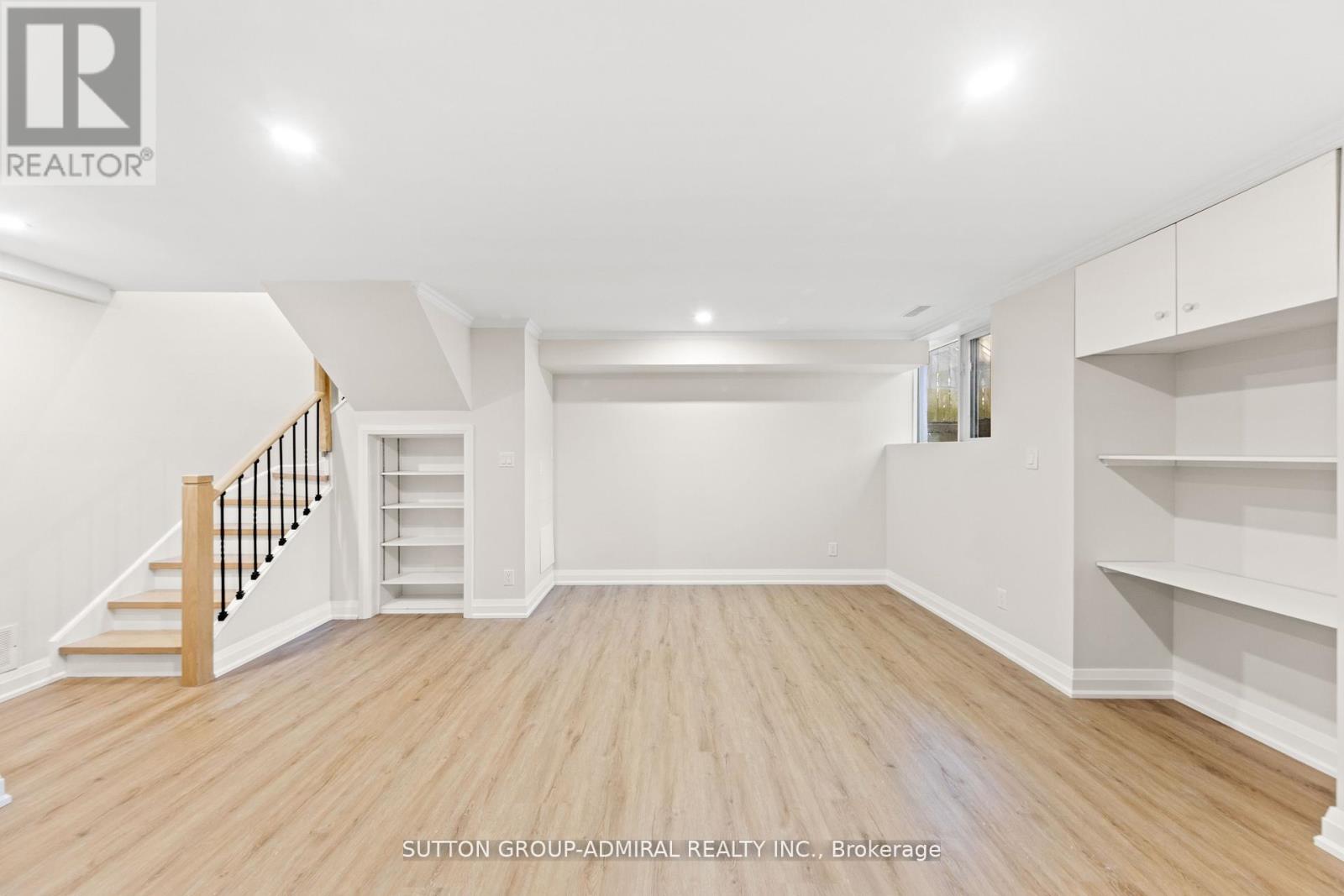 35 BEECHWOOD DRIVE - 40