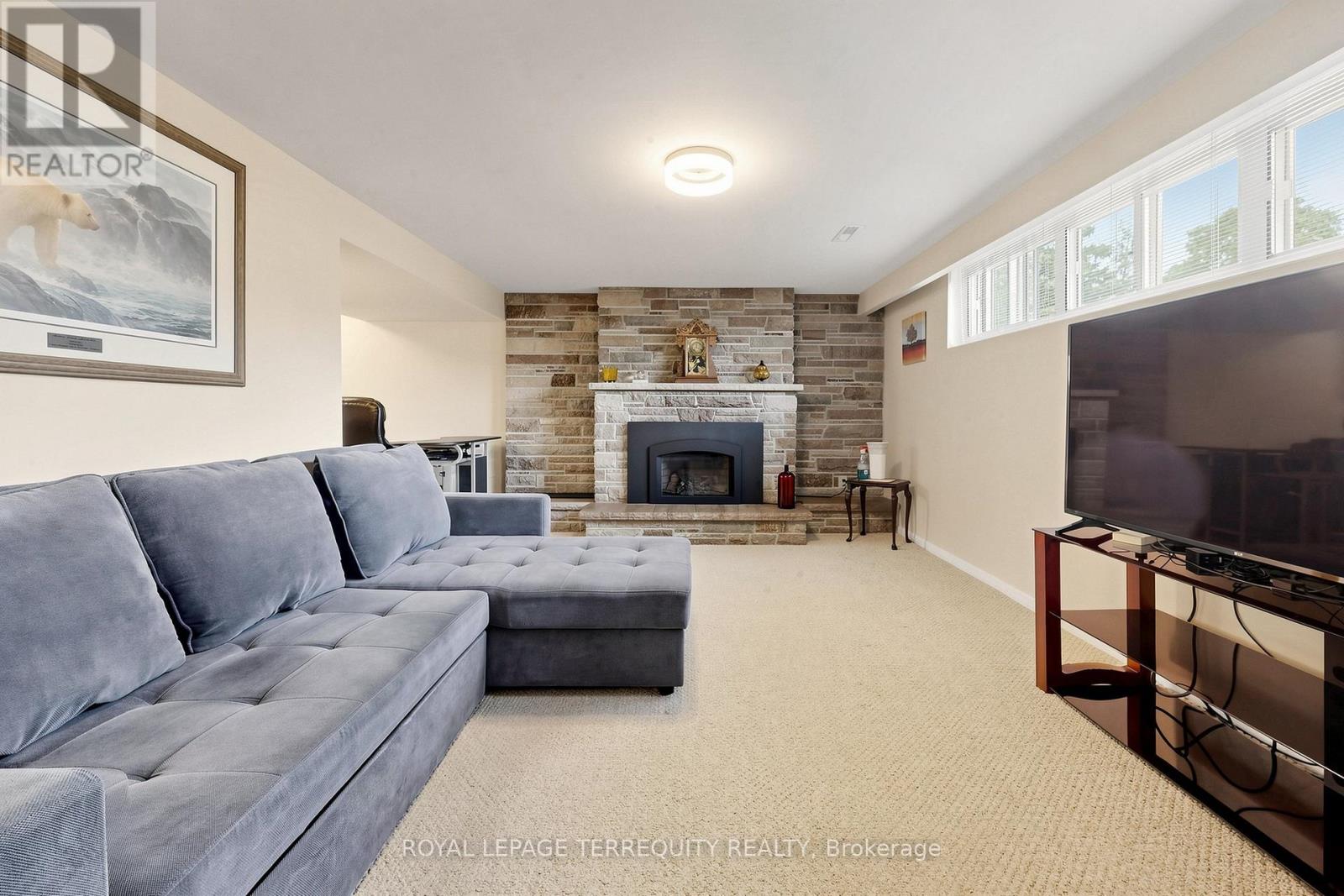 89 DREYER DRIVE - 29