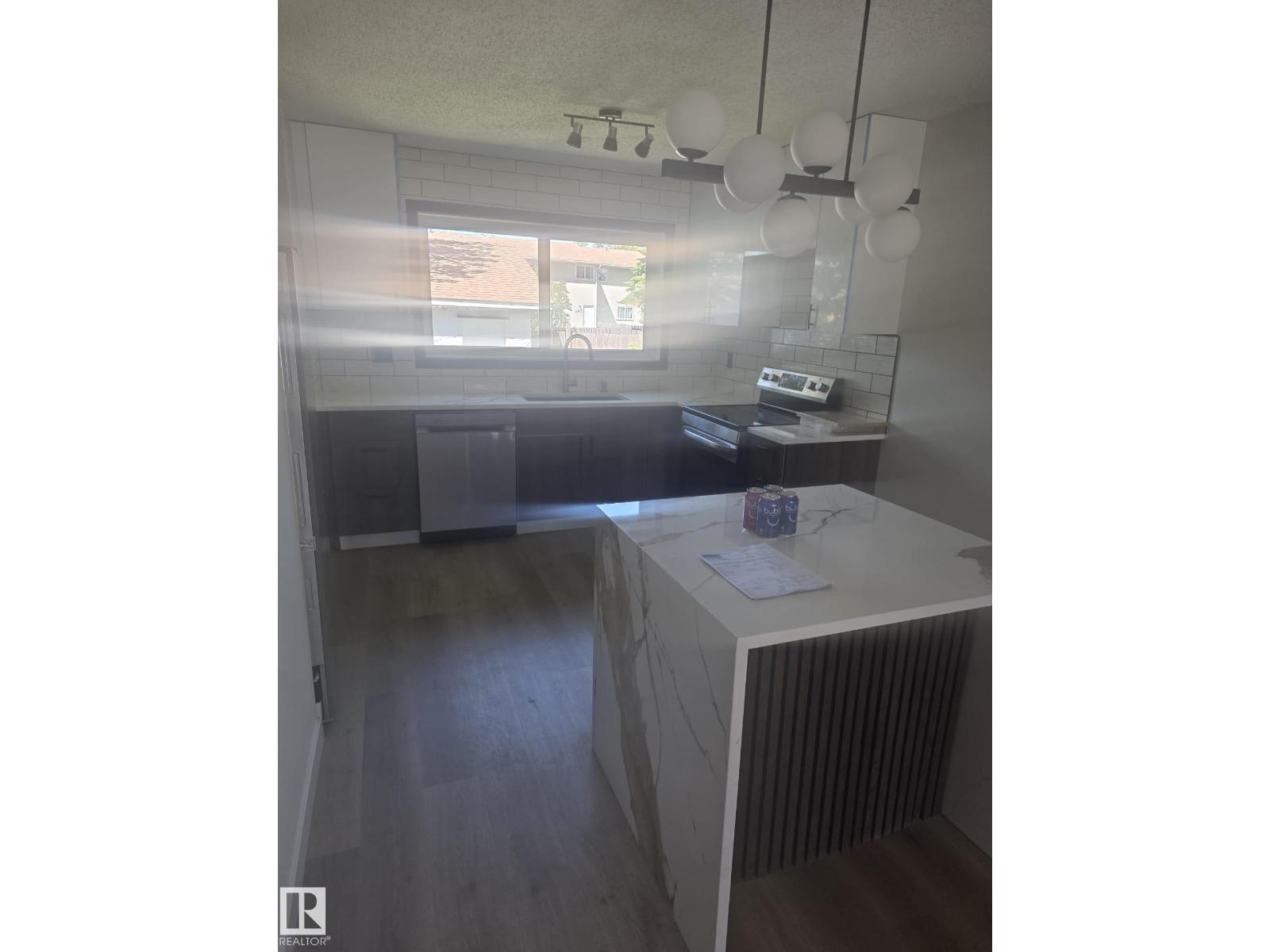 11628 151 AV NW NW - 30