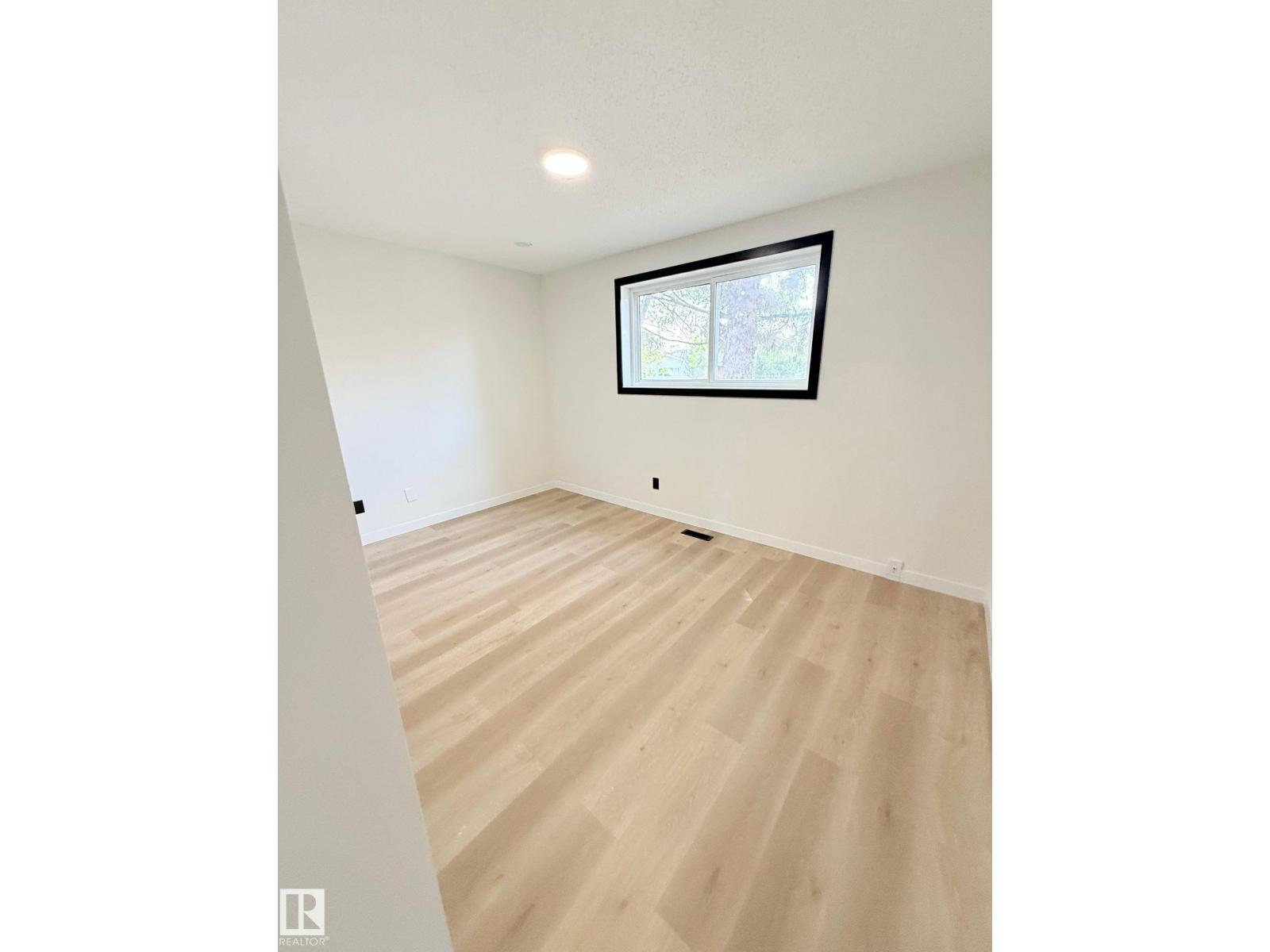 11628 151 AV NW NW - 12