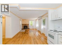 Kitchen - 128 Sunset Dr, Salt Spring, BC V8K1L3 Photo 6