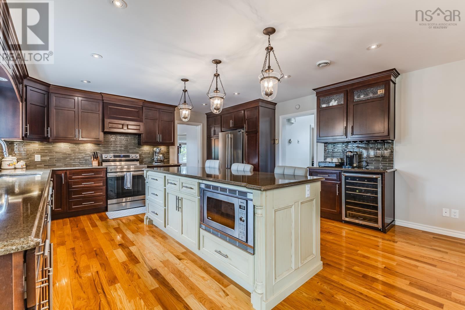 252 BLUE HERON Drive - 13