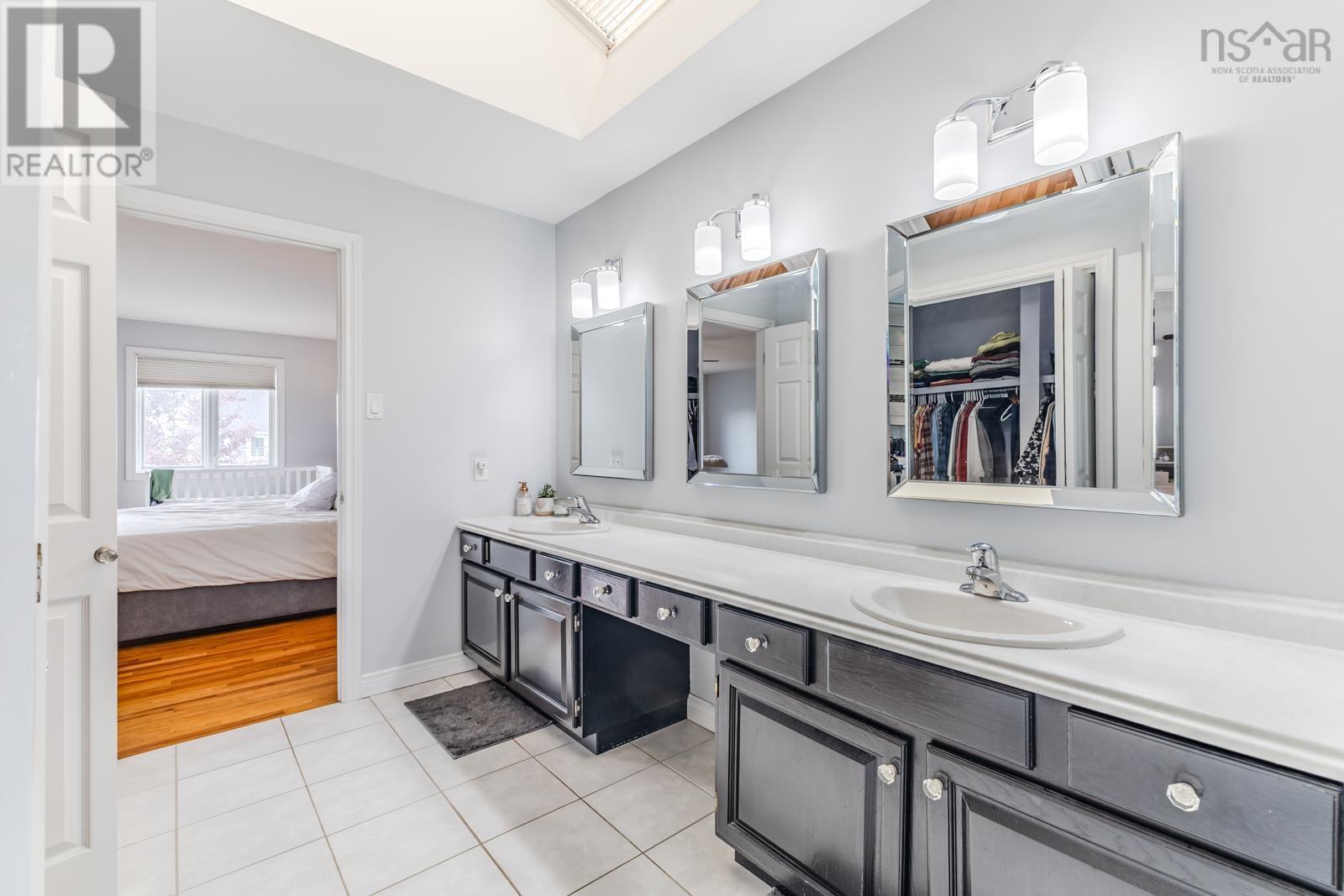 252 BLUE HERON Drive - 26