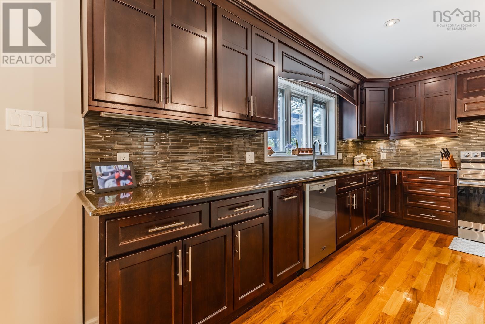 252 BLUE HERON Drive - 12