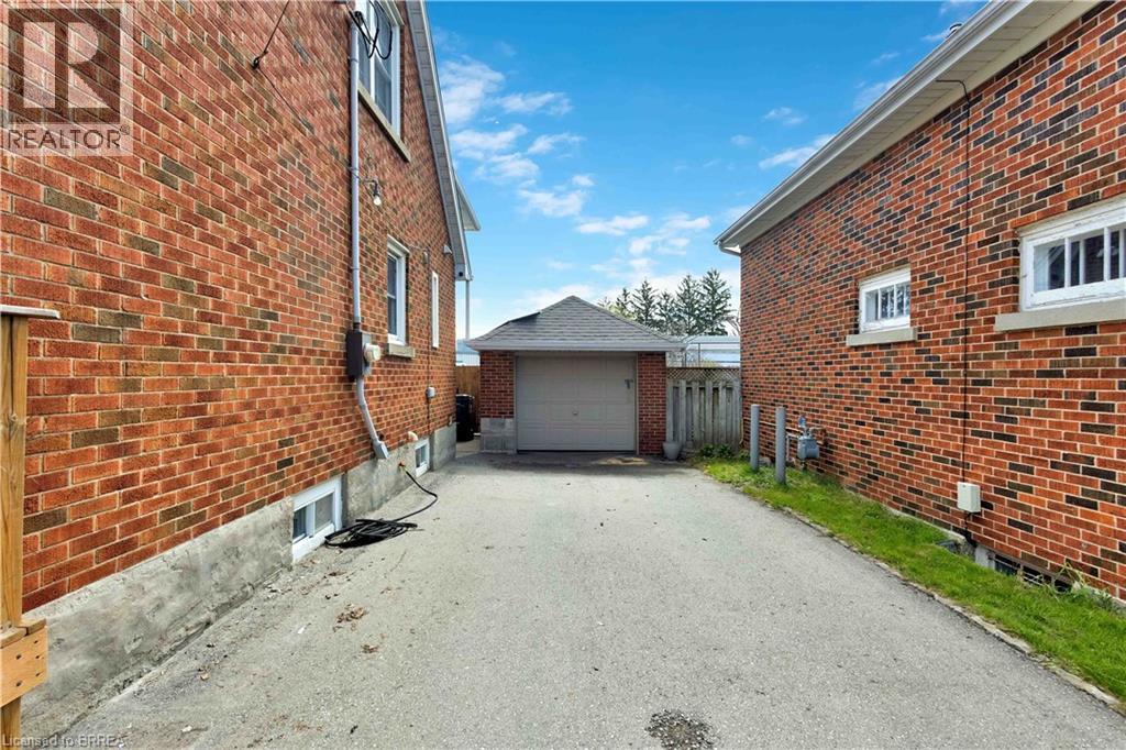 371 OTTAWA Street S - 41