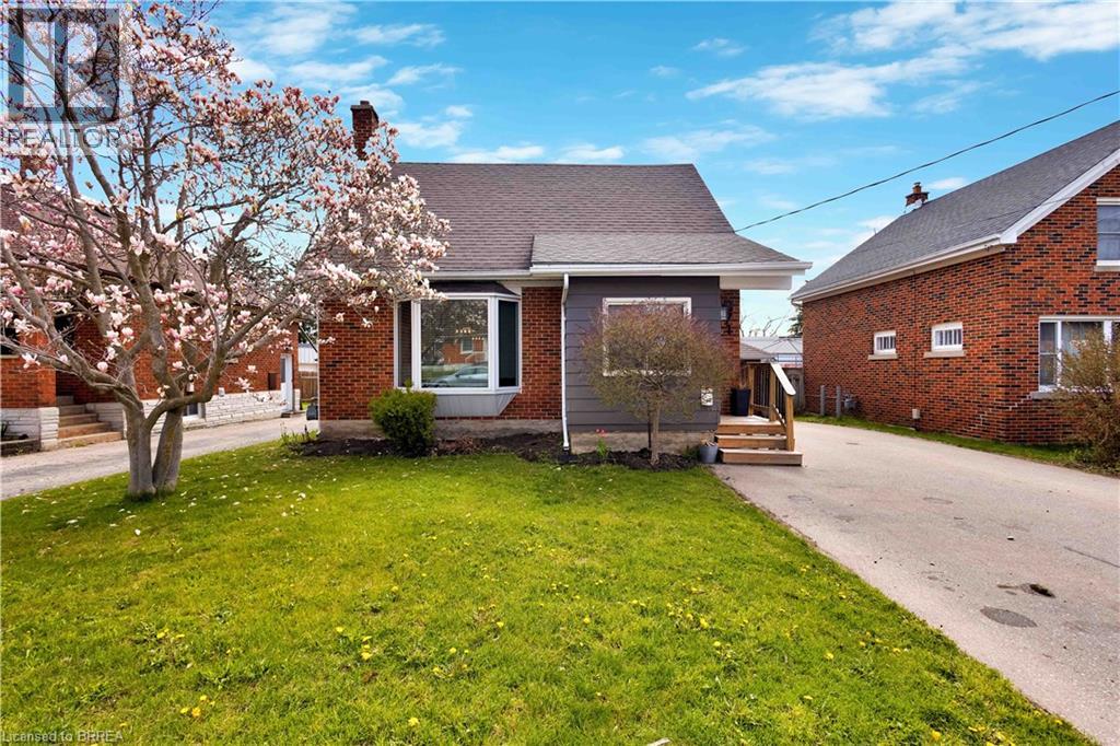 371 OTTAWA Street S - 3
