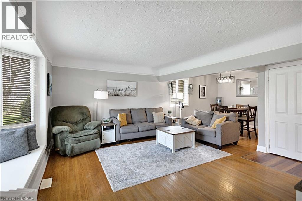 371 OTTAWA Street S - 8