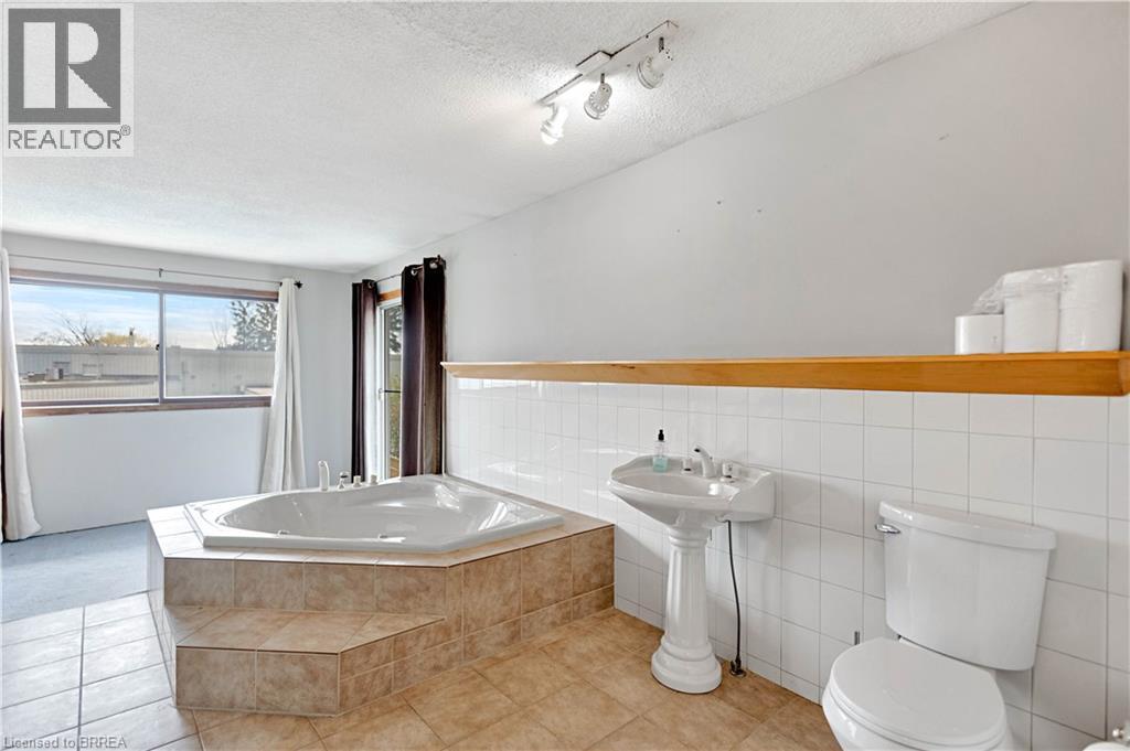 371 OTTAWA Street S - 25