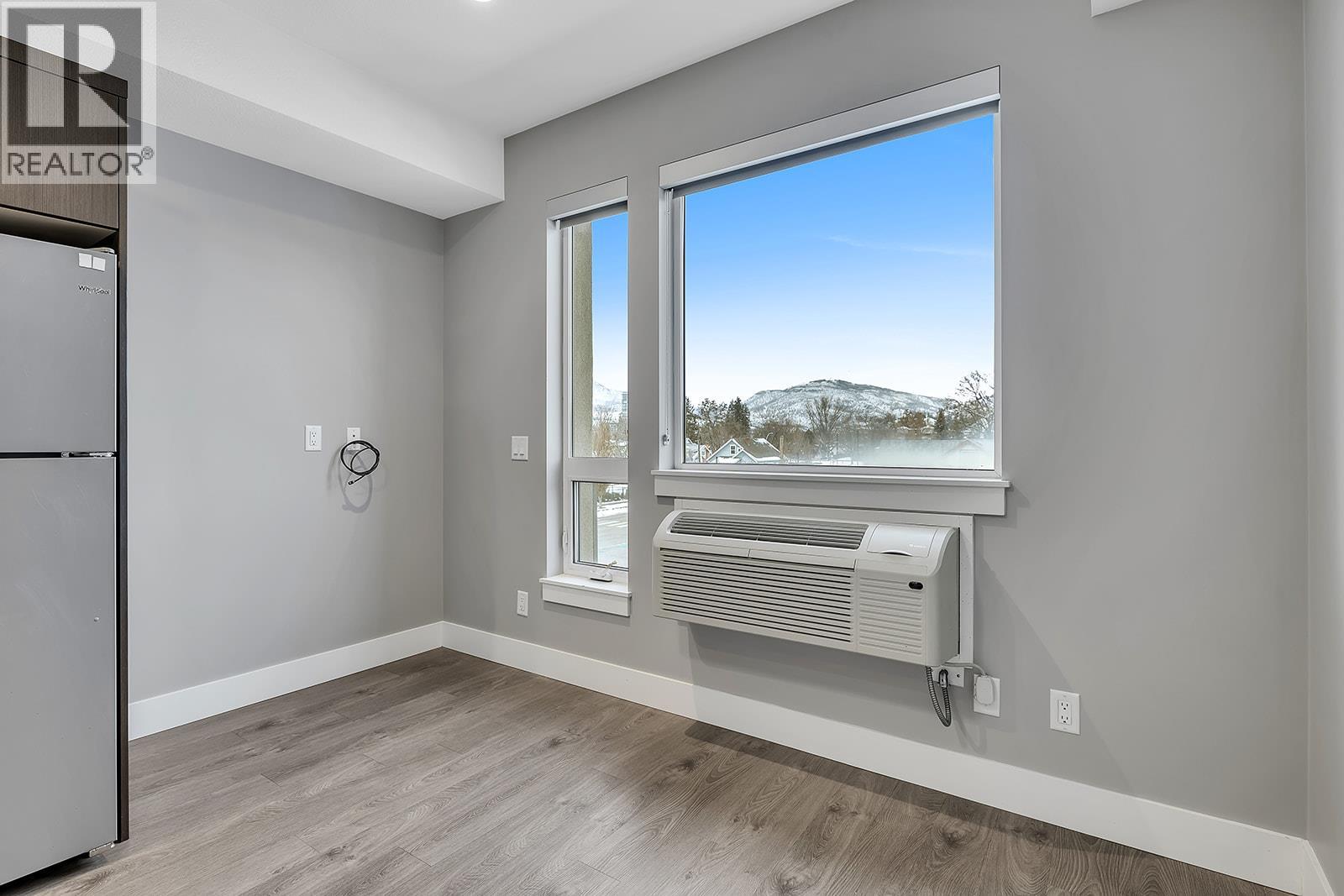 #302 925 Leon Avenue - 5