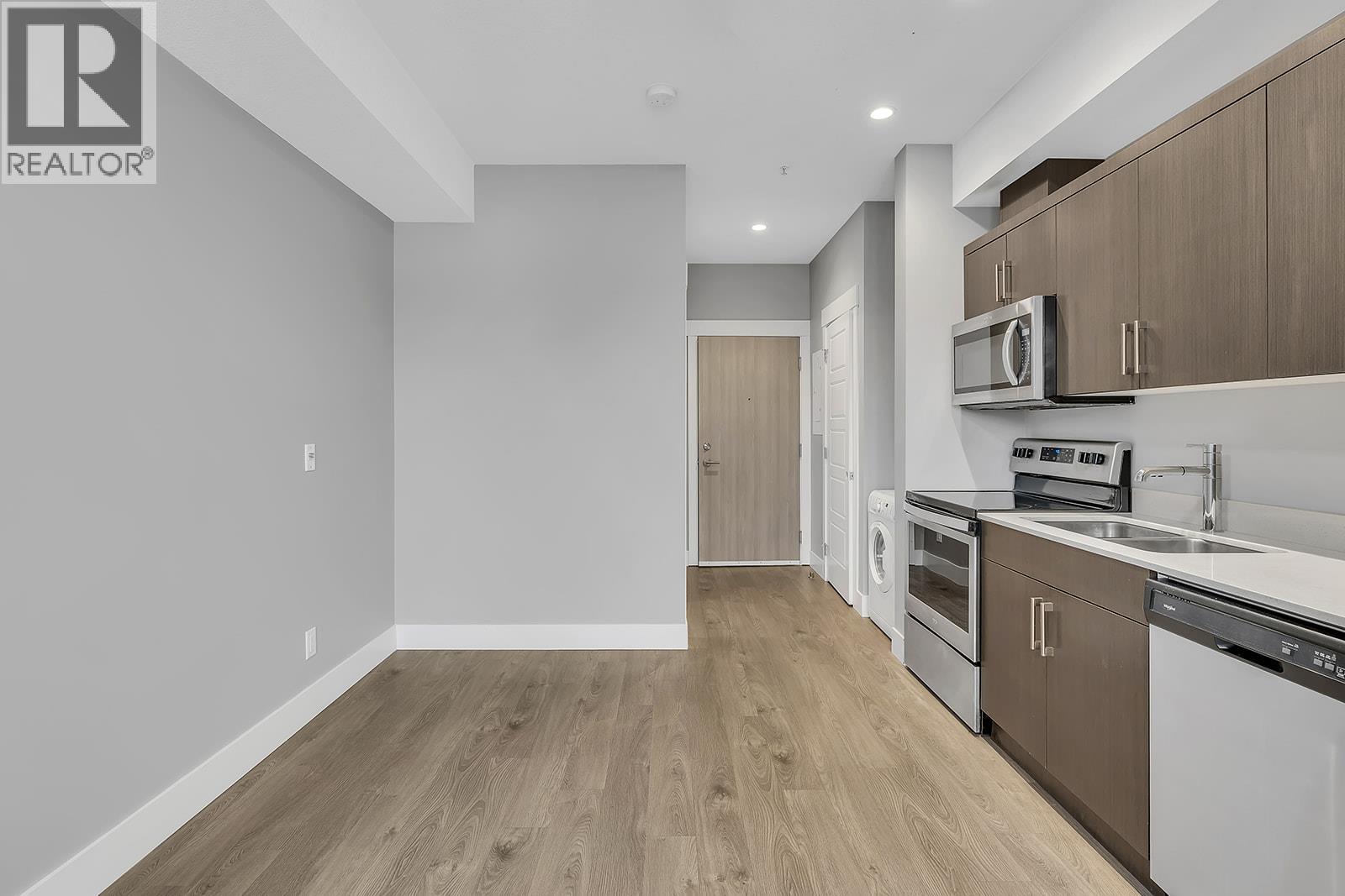#302 925 Leon Avenue - 4