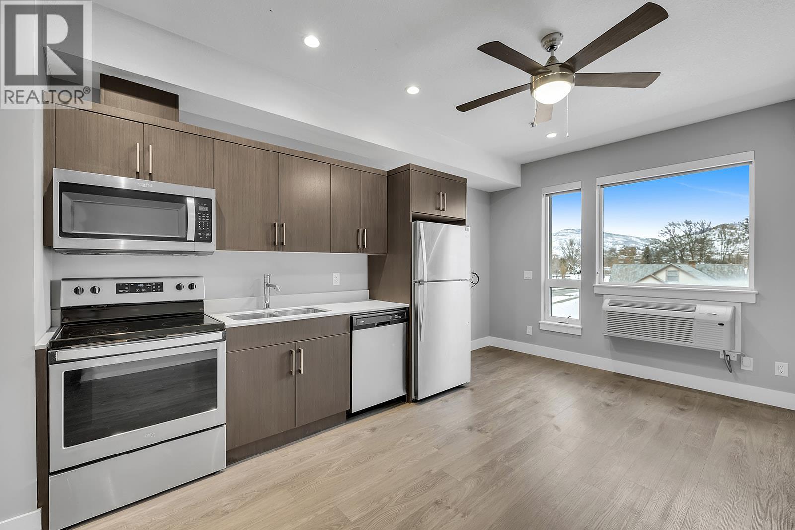 #302 925 Leon Avenue - 1