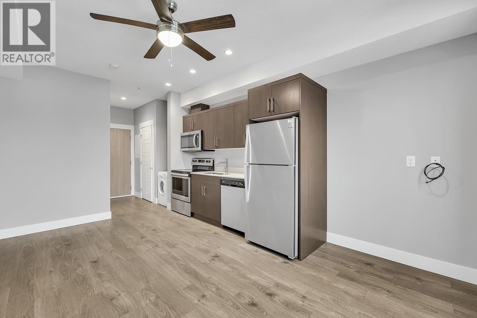 #302 925 Leon Avenue - 6