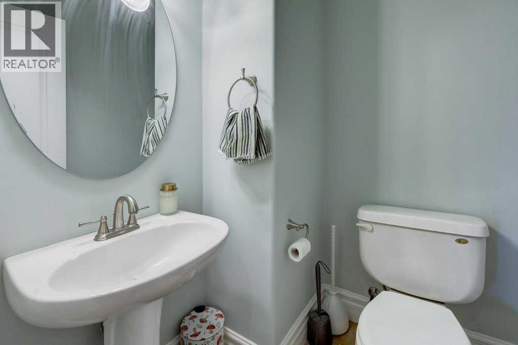 #104 449 20 Avenue NE - 10