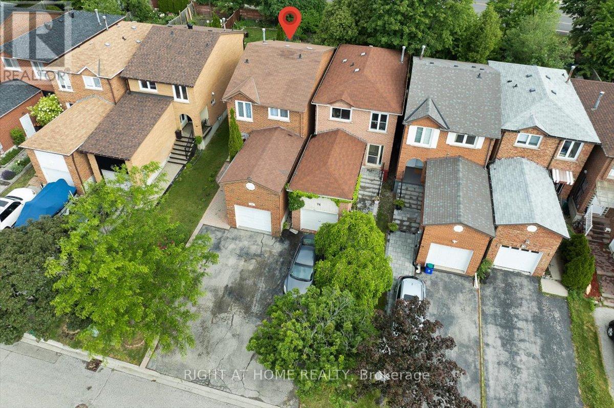 72 REJANE CRESCENT - 36
