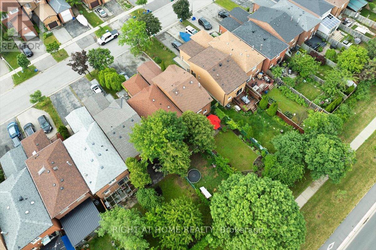 72 REJANE CRESCENT - 32