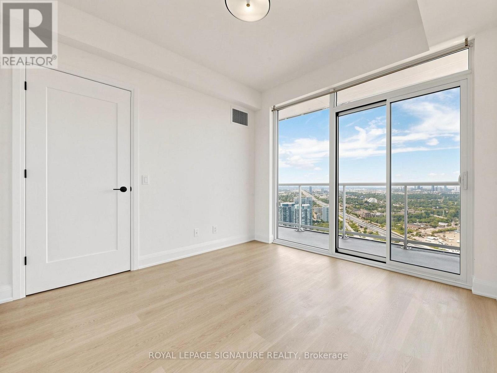 #4704 56 ANNIE CRAIG DRIVE - 13