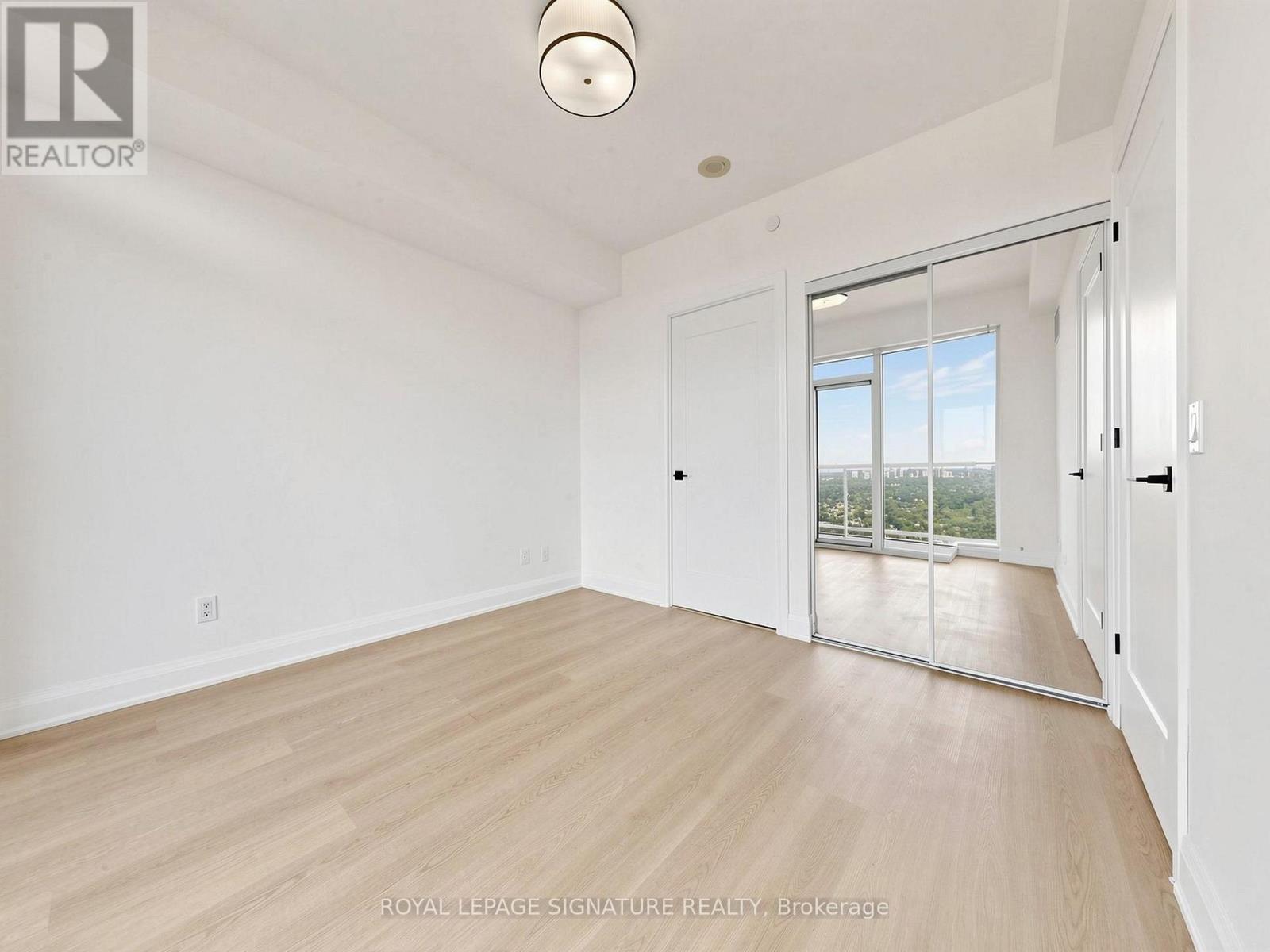 #4704 56 ANNIE CRAIG DRIVE - 14