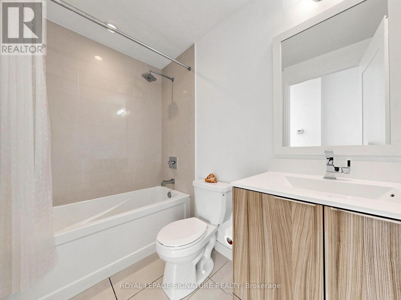 #4704 56 ANNIE CRAIG DRIVE - 20