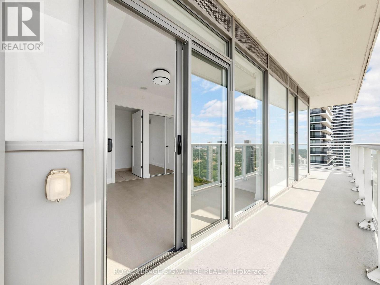 #4704 56 ANNIE CRAIG DRIVE - 23