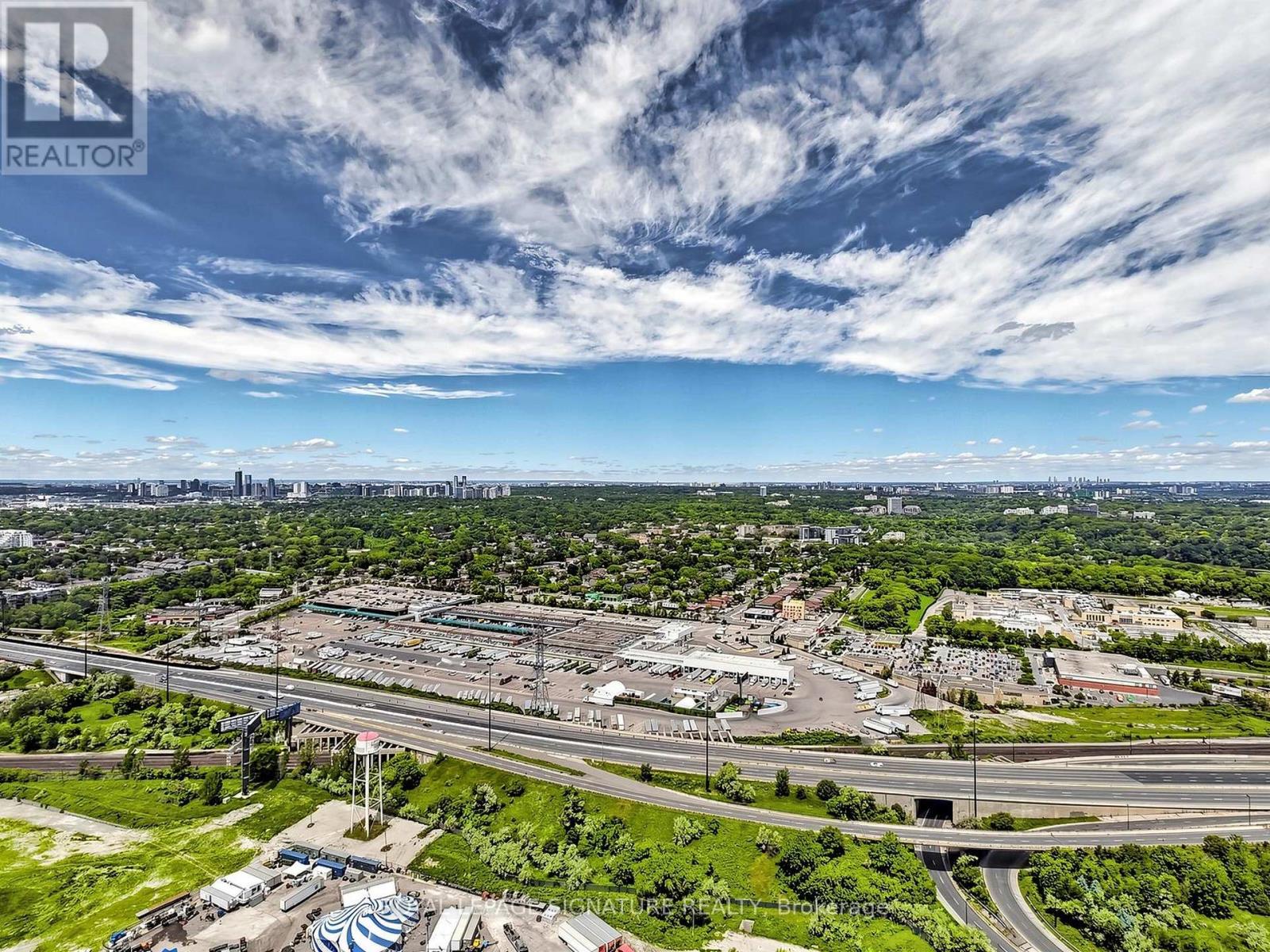 #4704 56 ANNIE CRAIG DRIVE - 27