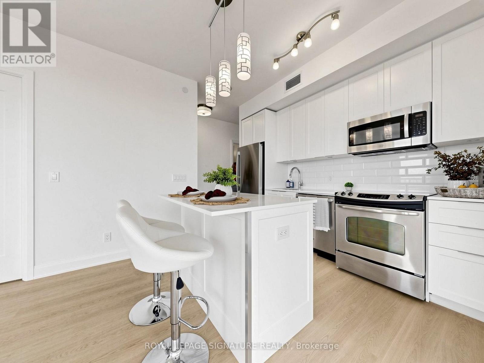 #4704 56 ANNIE CRAIG DRIVE - 9