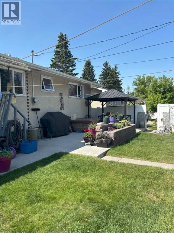 4924 40 Avenue NW - 1