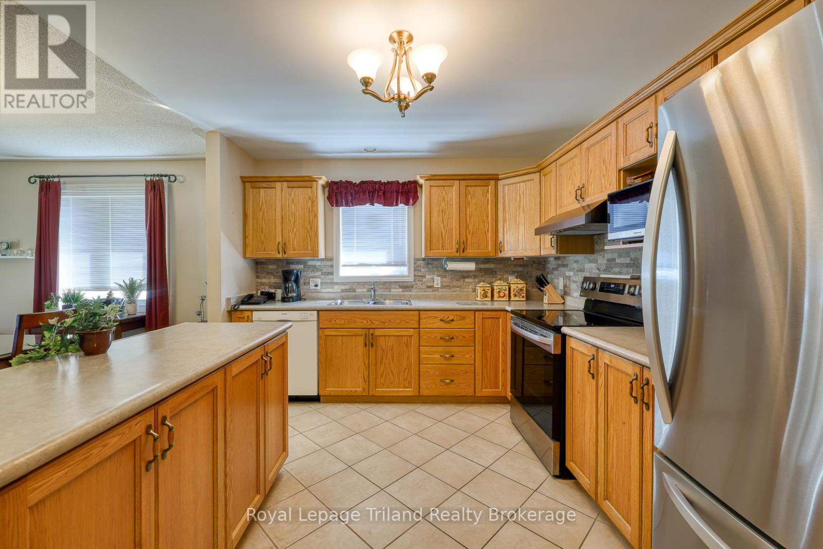 121 WESTON DRIVE - 10