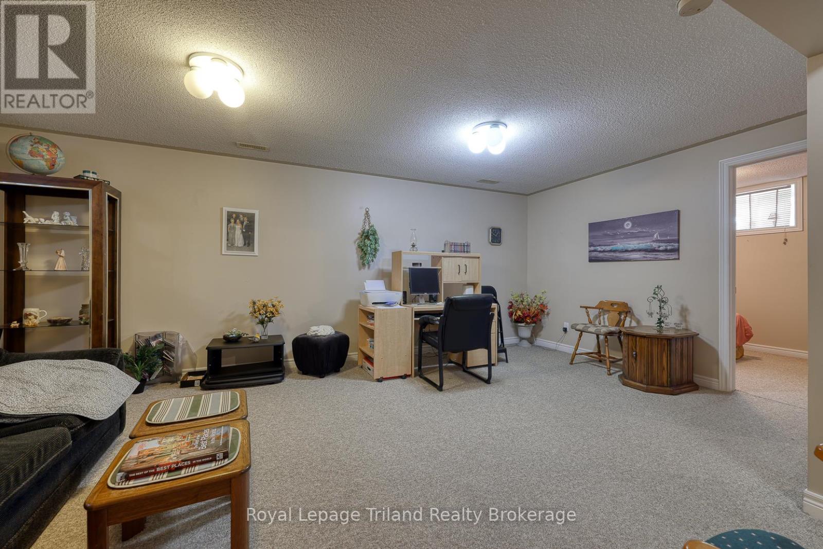 121 WESTON DRIVE - 23