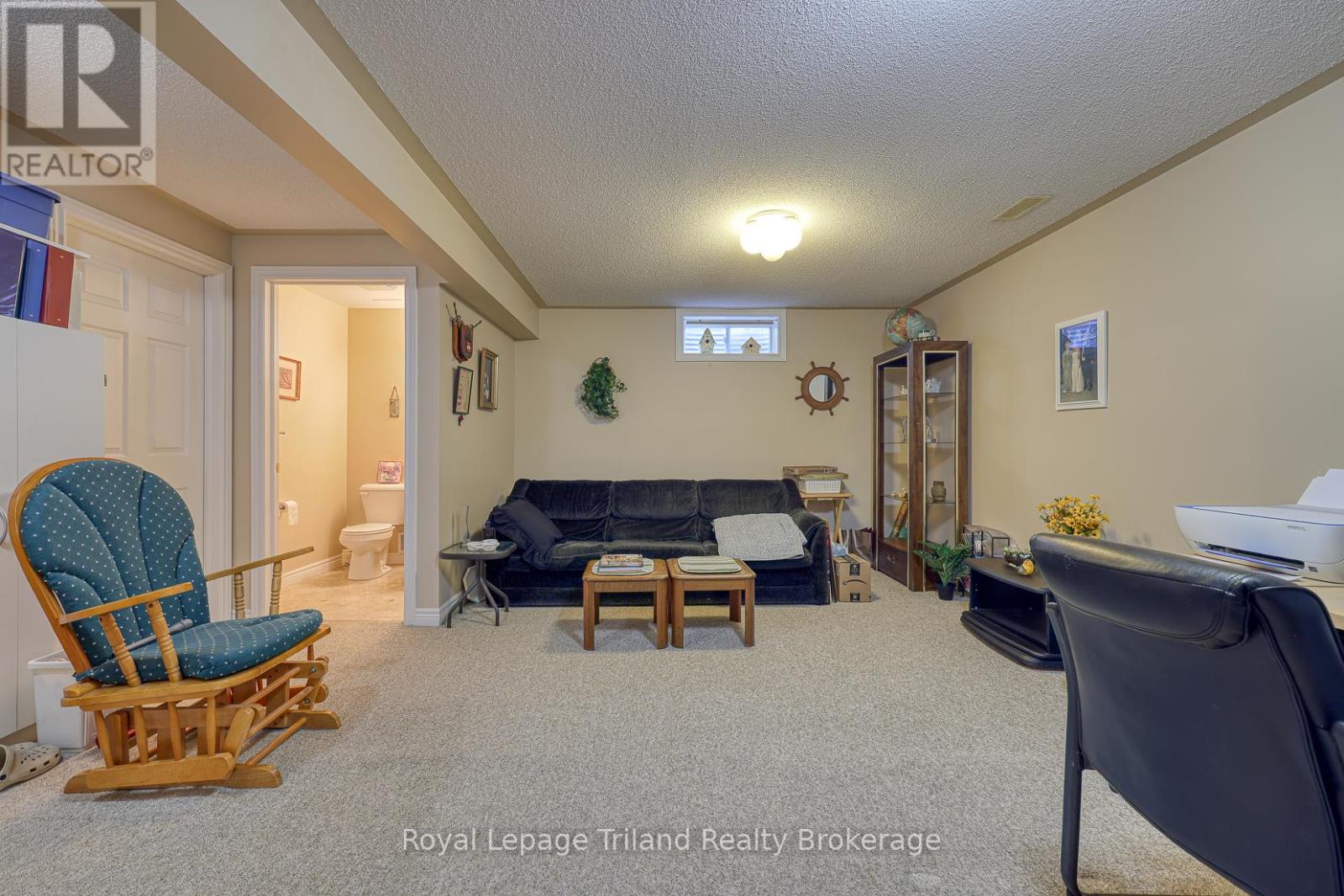 121 WESTON DRIVE - 20