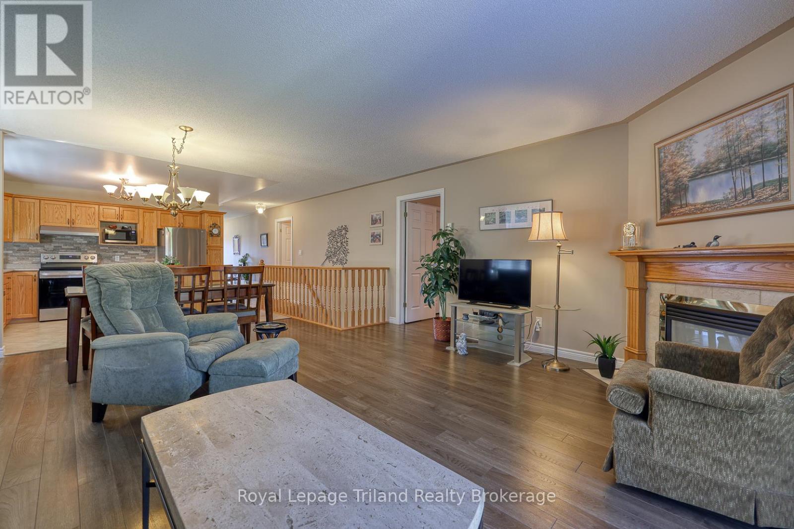 121 WESTON DRIVE - 14