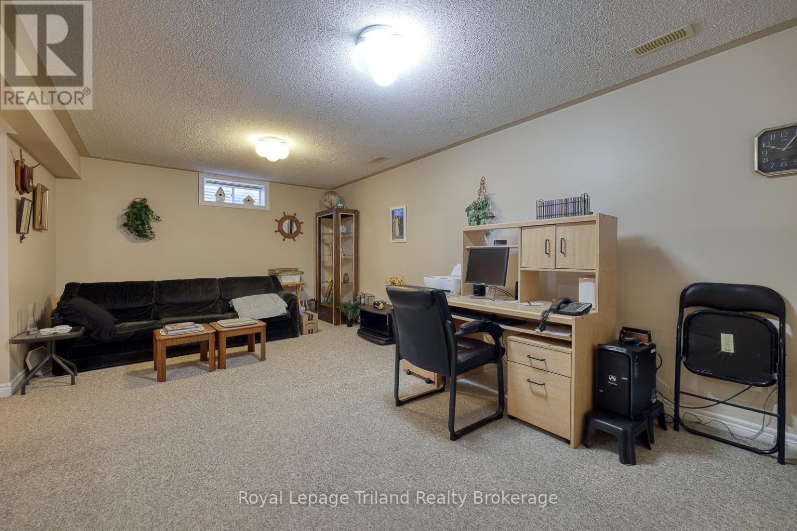 121 WESTON DRIVE - 21