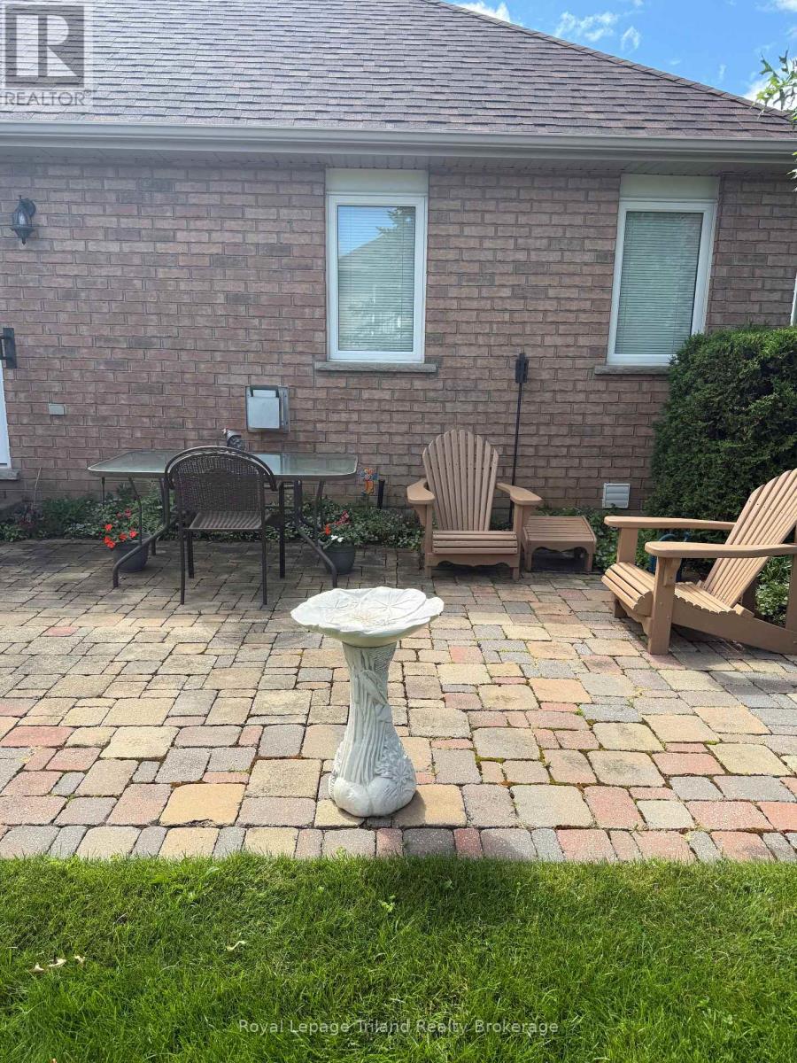 121 WESTON DRIVE - 30
