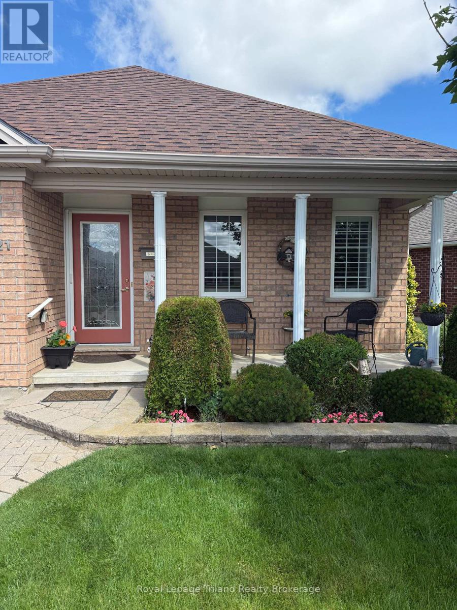 121 WESTON DRIVE - 3