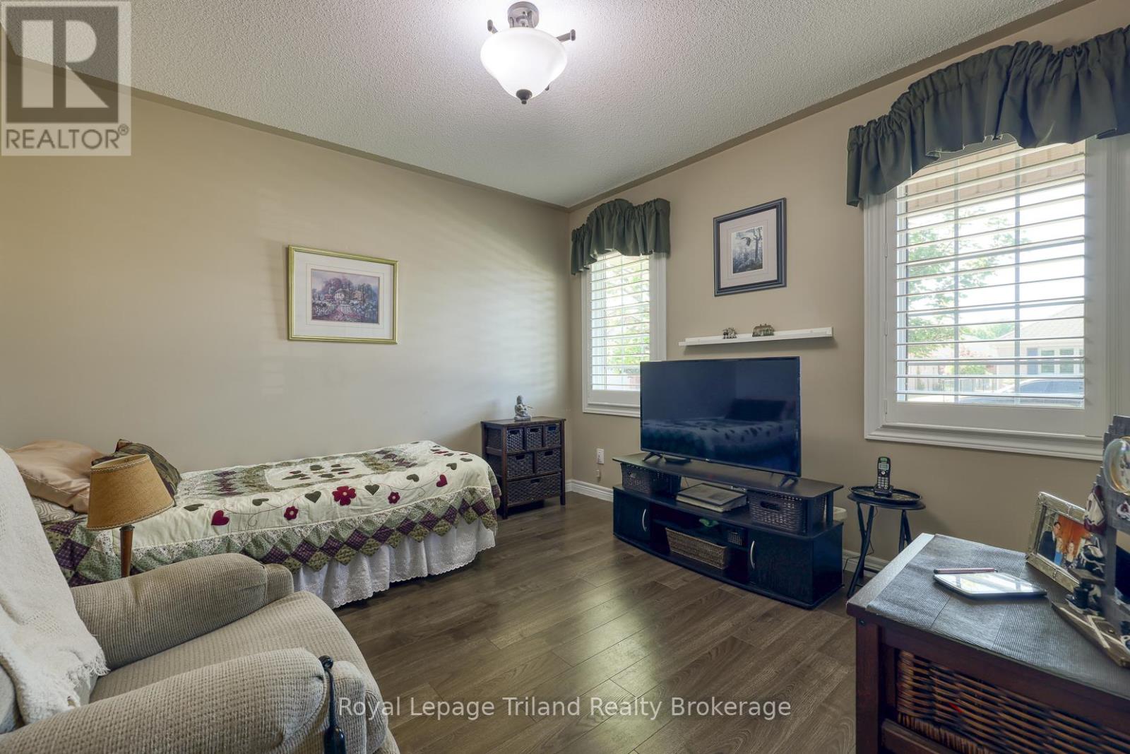 121 WESTON DRIVE - 6