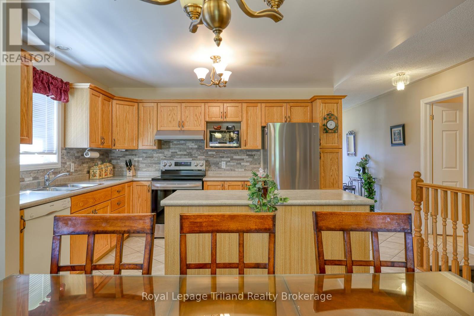121 WESTON DRIVE - 9