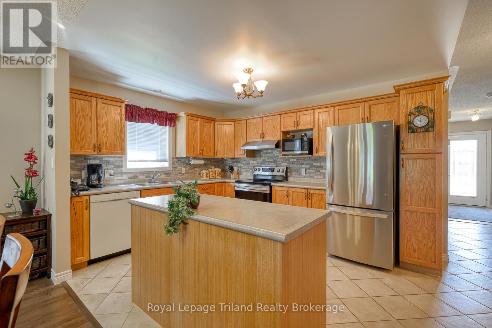 121 WESTON DRIVE - 8