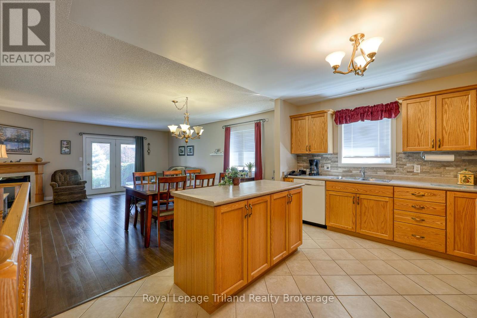 121 WESTON DRIVE - 7