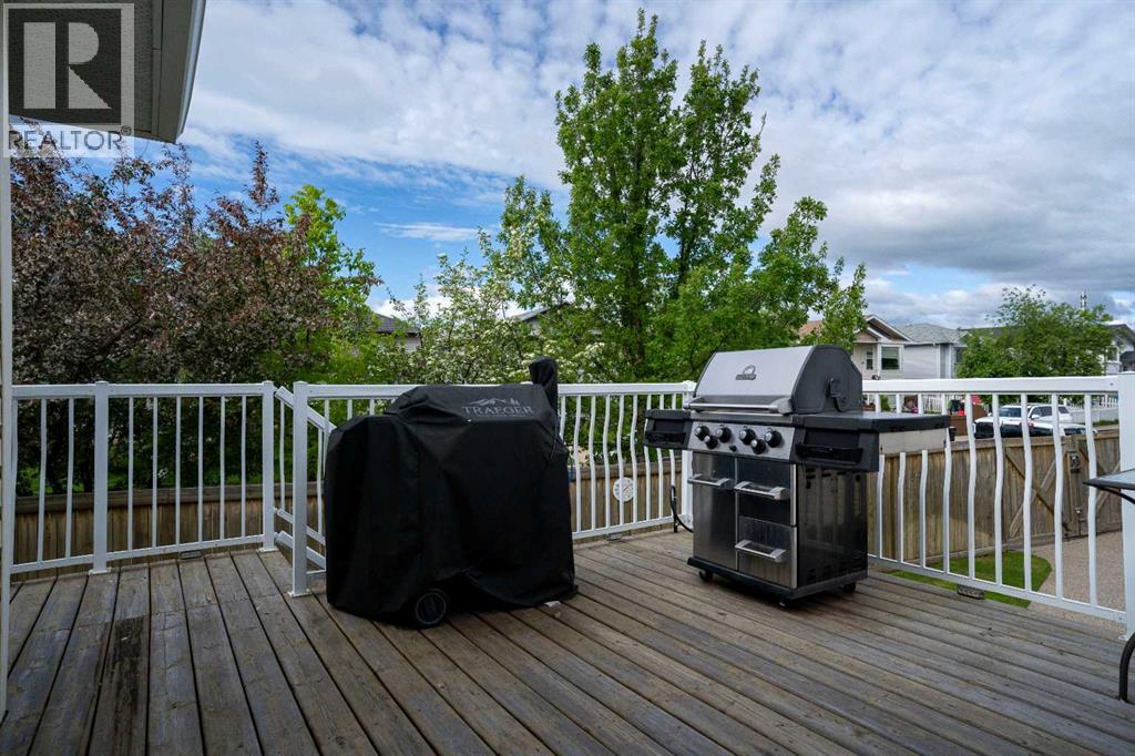 Rear deck off kitchen/dining