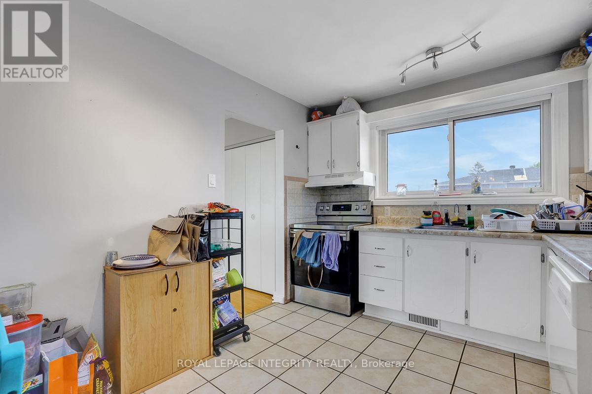 3 Bed, 1 Bath Multi-Family for Rent in Ottawa – A – 892 BASELINE ROAD, Ottawa – MLS# X13445098 - Image 10