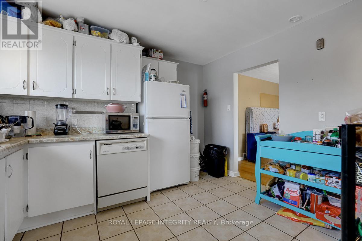 3 Bed, 1 Bath Multi-Family for Rent in Ottawa – A – 892 BASELINE ROAD, Ottawa – MLS# X13445098 - Image 12