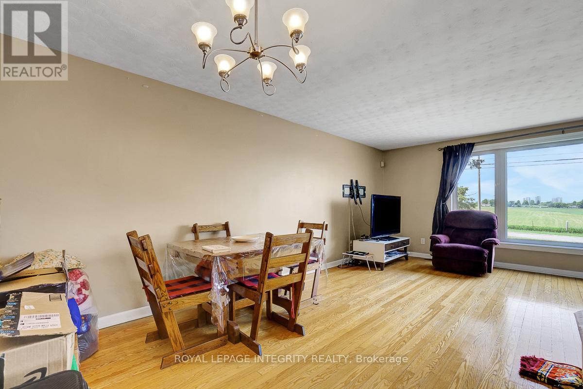 3 Bed, 1 Bath Multi-Family for Rent in Ottawa – A – 892 BASELINE ROAD, Ottawa – MLS# X13445098 - Image 9