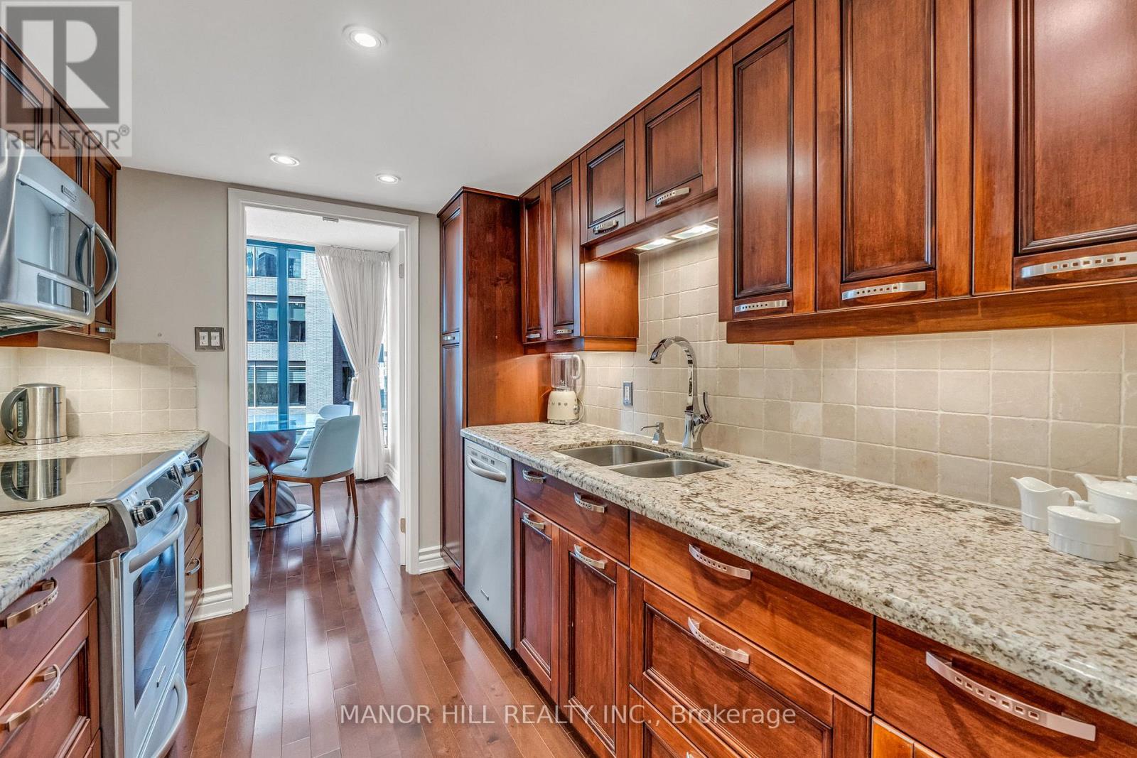 #803 1331 BAY STREET - 16