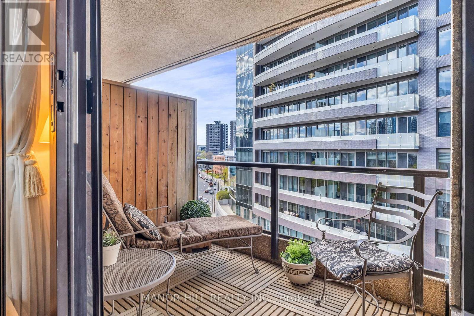 #803 1331 BAY STREET - 32